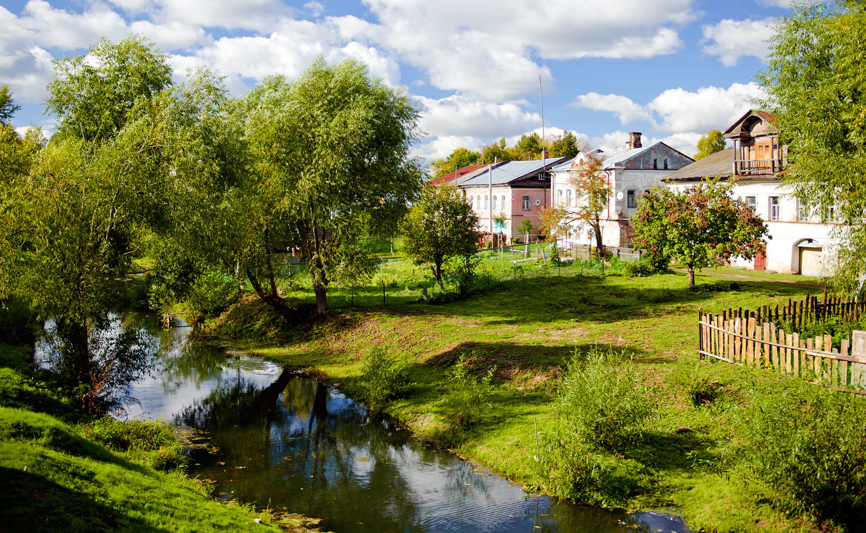 4 села. Село Вятское Ярославской река. Село Вятское самая красивая деревня России. Деревня Вятское Ярославской области красивые фото. Село Вятское Волга.